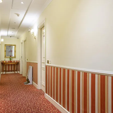 ホテル ガンブリヌス 4*