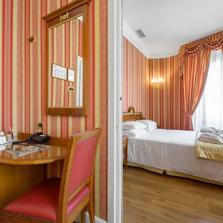 ガンブリヌス ホテル 4*