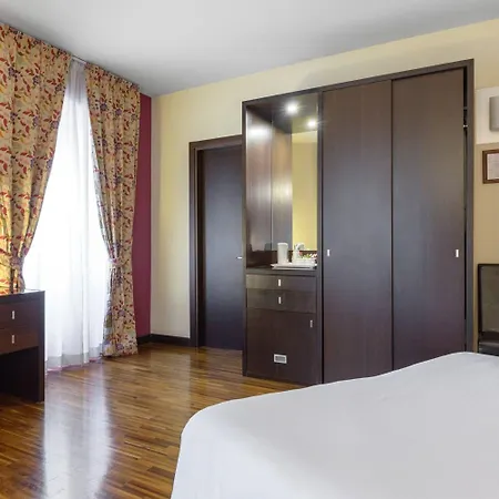 ホテル ガンブリヌス 4*