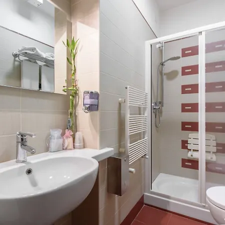 ガンブリヌス ホテル 4*