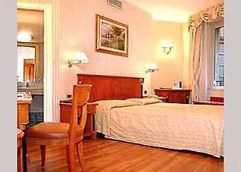 ガンブリヌス ホテル 4*