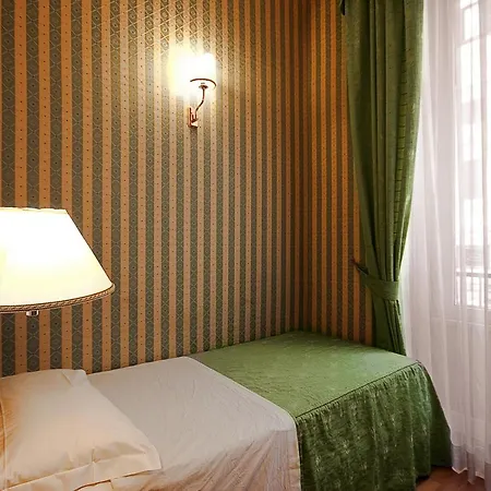 ガンブリヌス ホテル ローマ